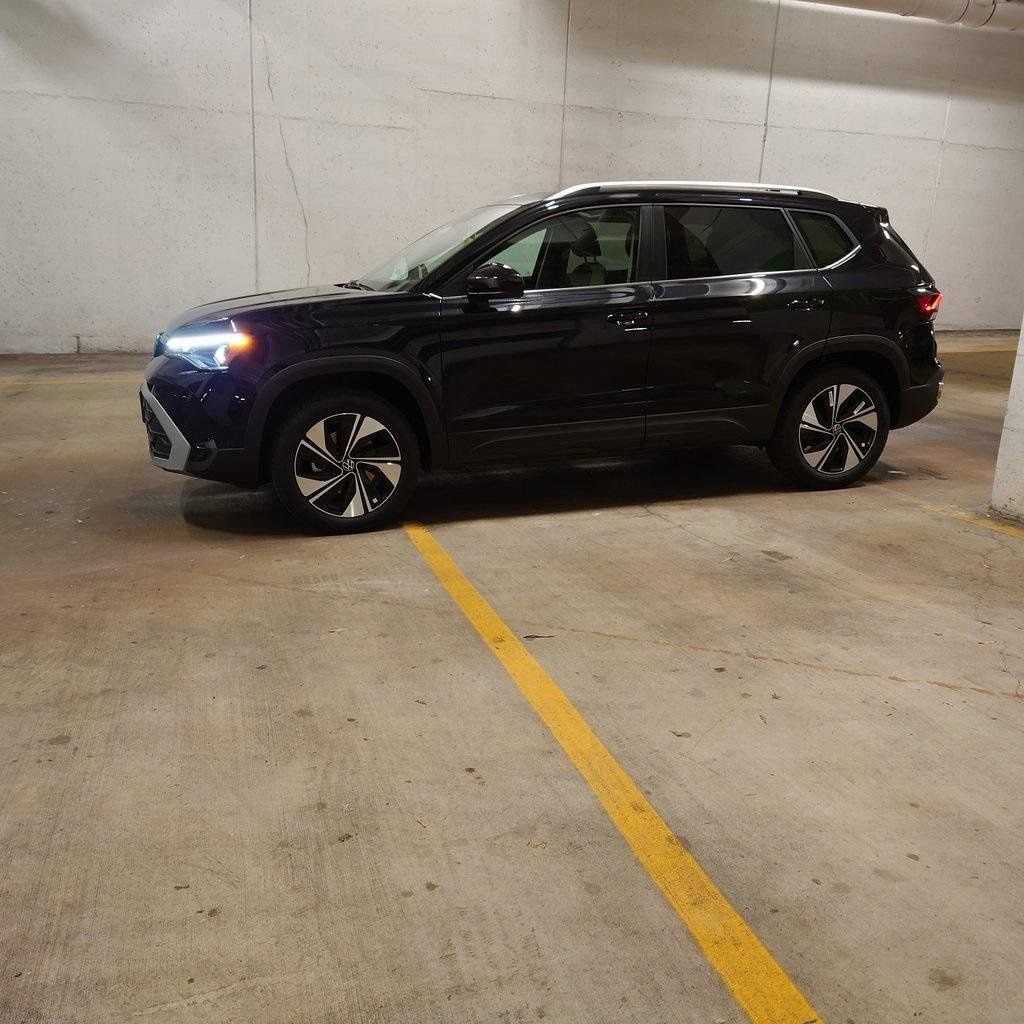 New 2025 Volkswagen Taos SE image 2