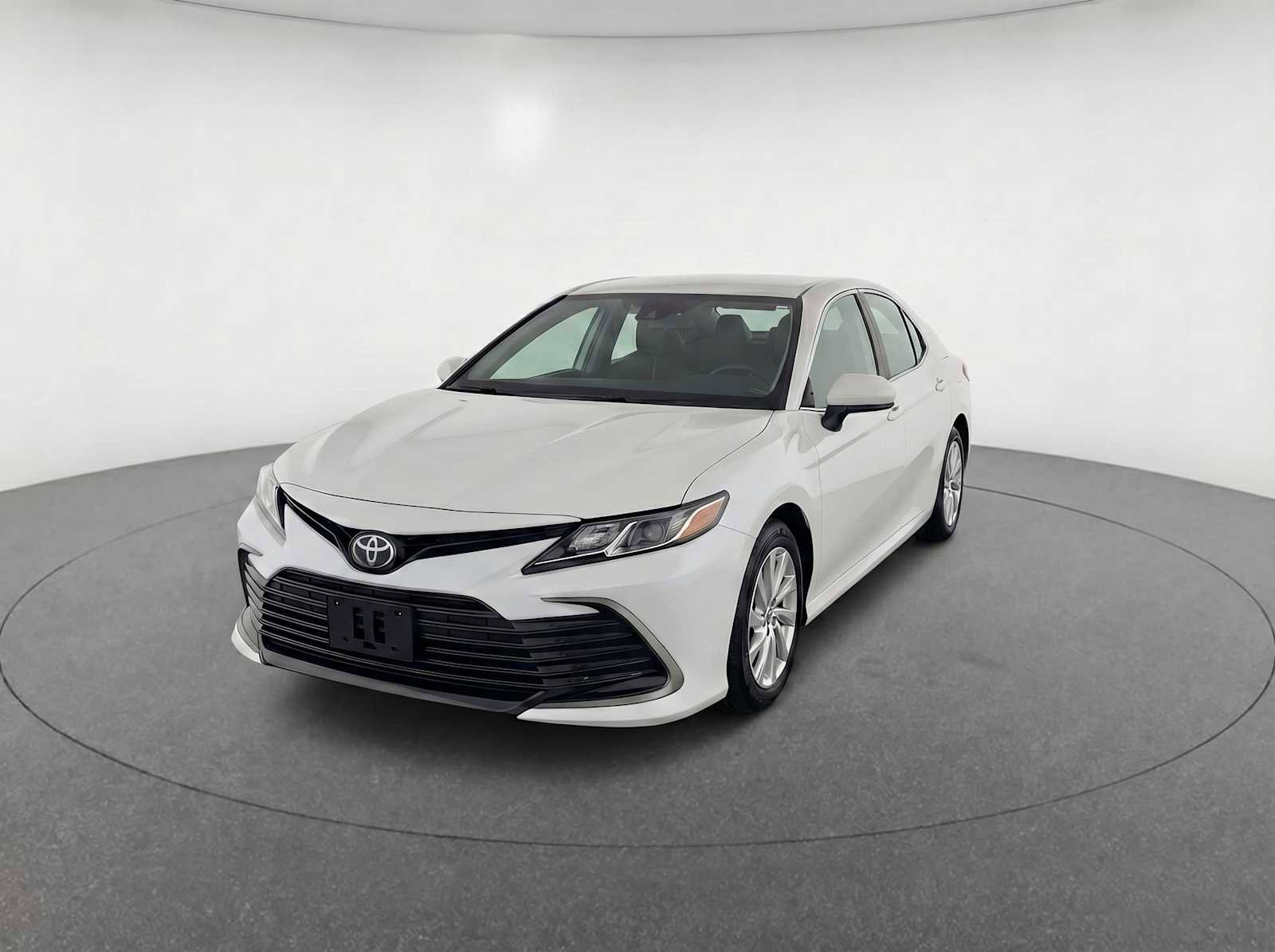 Used 2024 Toyota Camry LE image 1