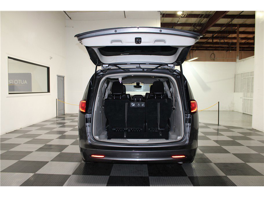 Used 2021 Chrysler Voyager Lxi image 19