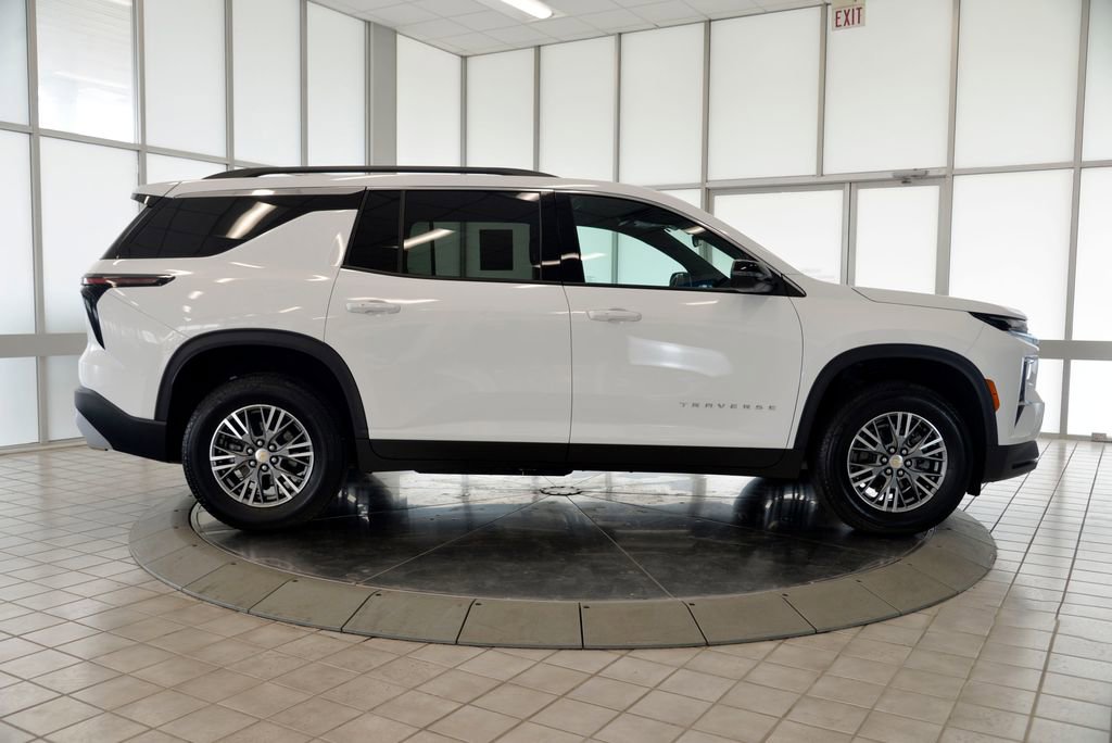 Used 2025 Chevrolet Traverse LT AWD/4WD image 9