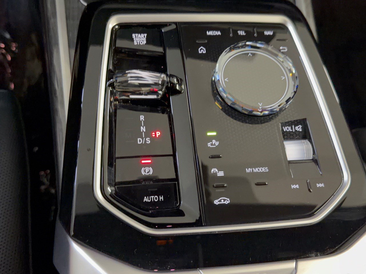 Certified 2025 BMW 750e xDrive AWD/4WD image 21