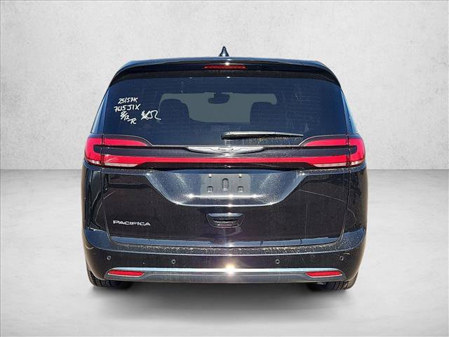 Used 2025 Chrysler Pacifica Select FWD image 6