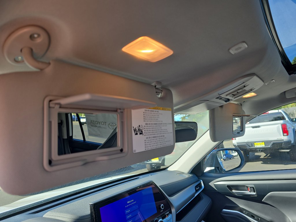 New 2025 Toyota Highlander XLE image 15