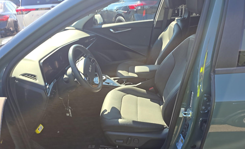 Used 2023 Kia Niro Wind w/ Wind Preserve Package FWD image 10