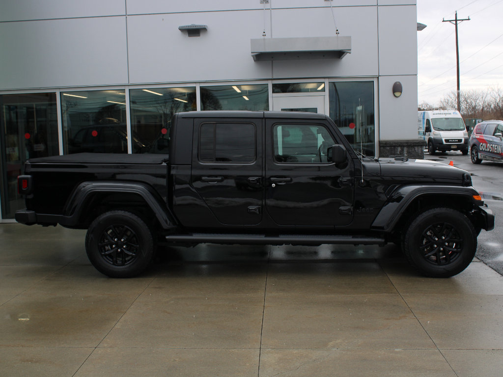 Used 2022 Jeep Gladiator Sport image 8