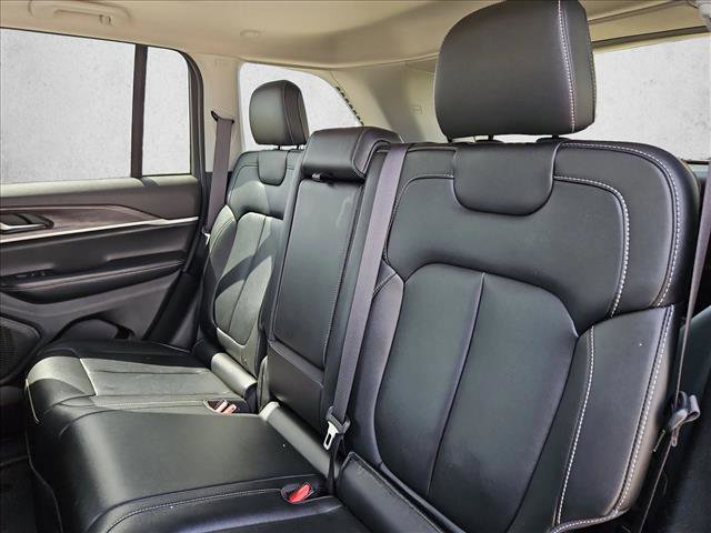 Used 2023 Jeep Grand Cherokee Limited image 20