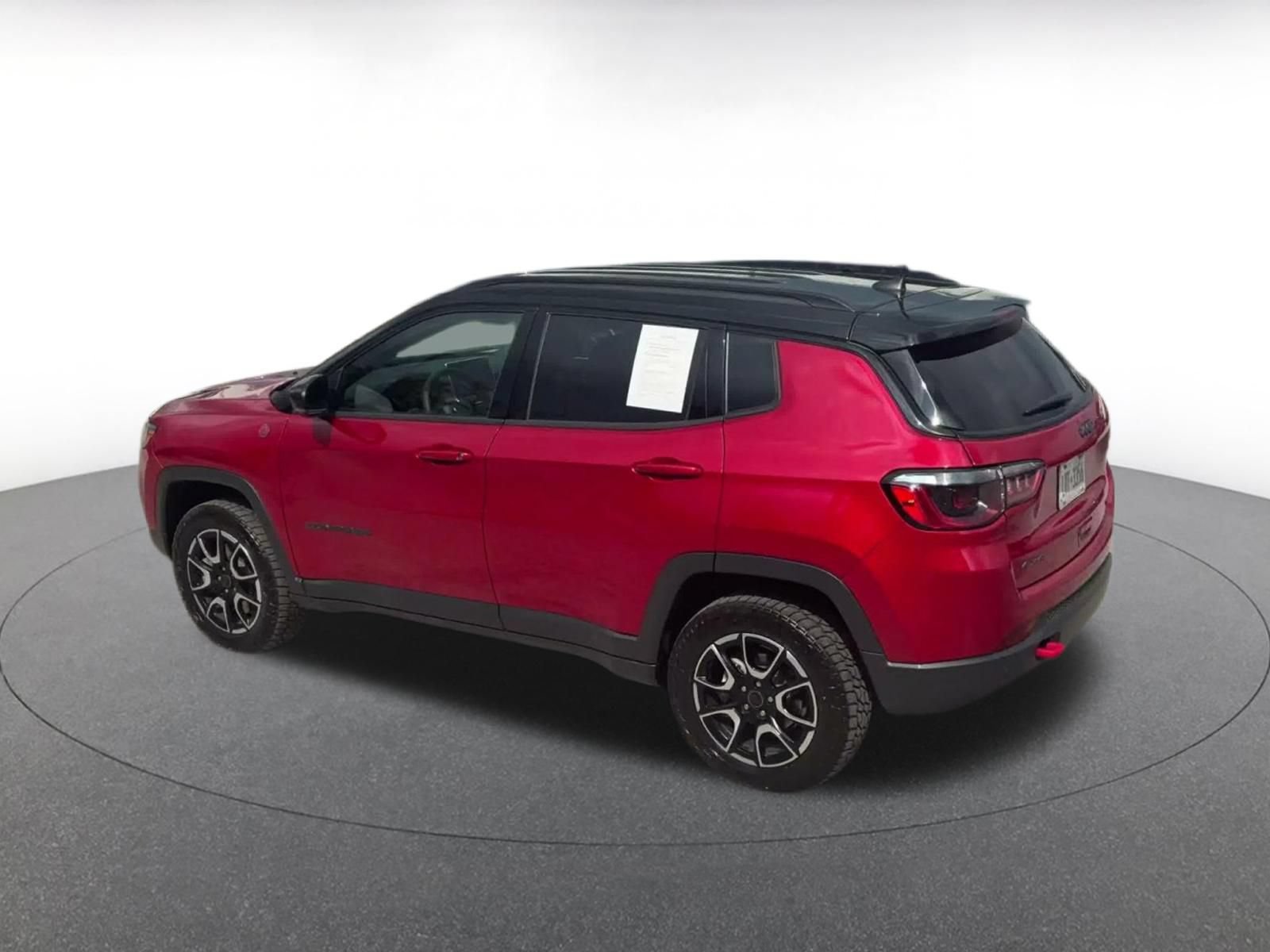 Used 2025 Jeep Compass Trailhawk AWD/4WD image 10