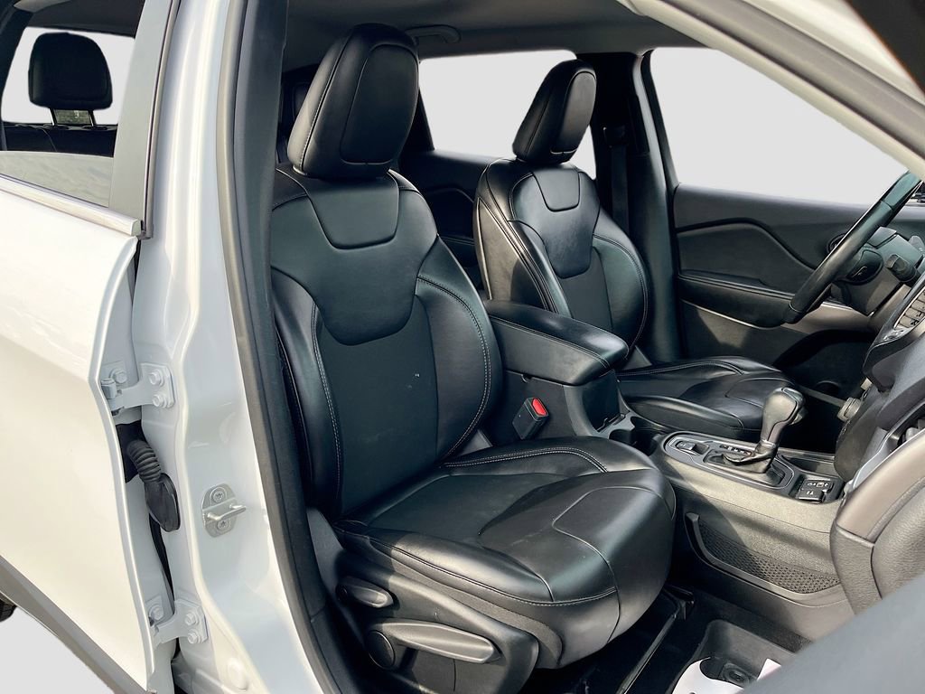 Certified 2019 Jeep Cherokee Latitude Plus image 25