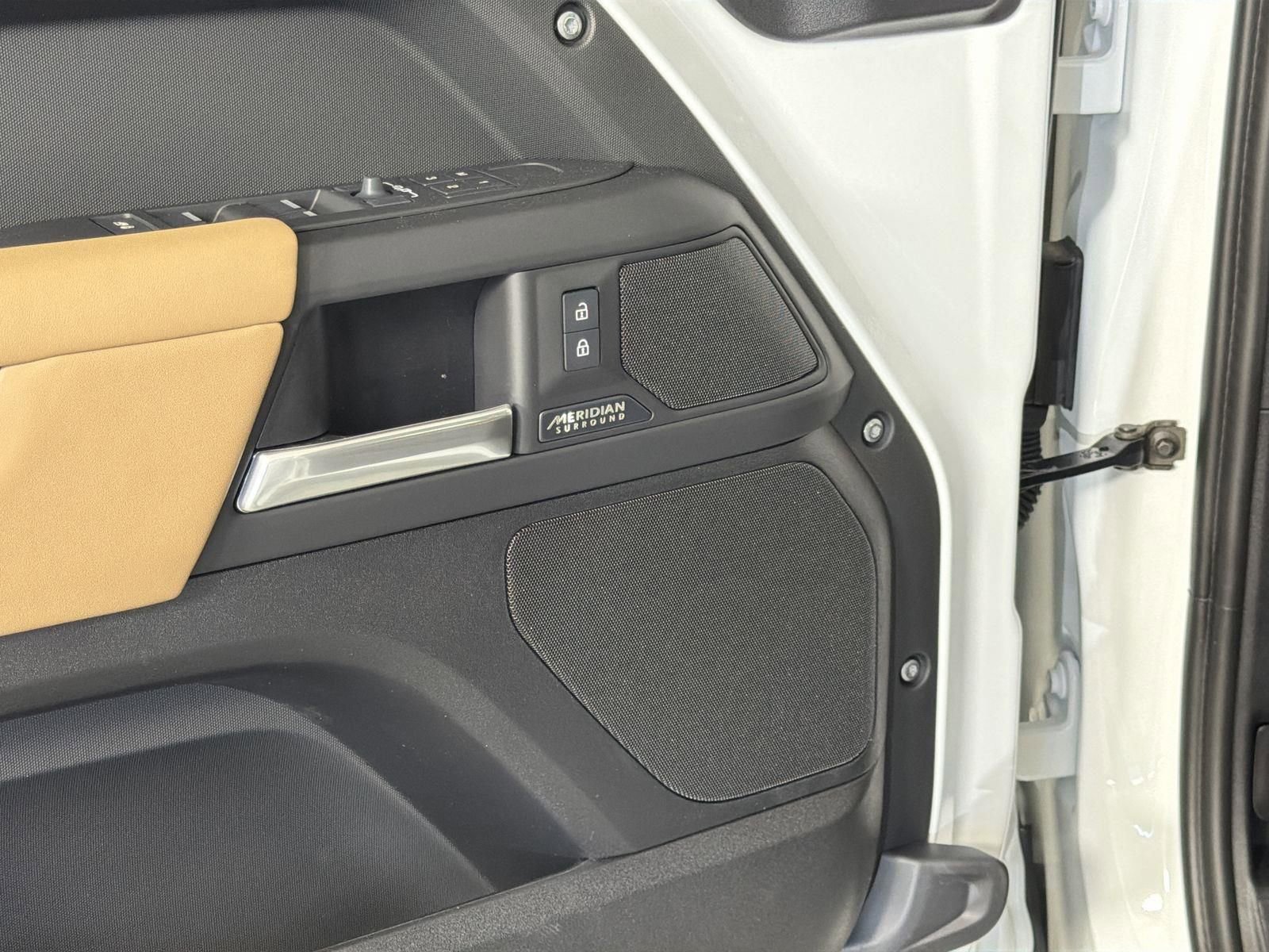 New 2026 Land Rover Defender 110 X-Dynamic SE image 22