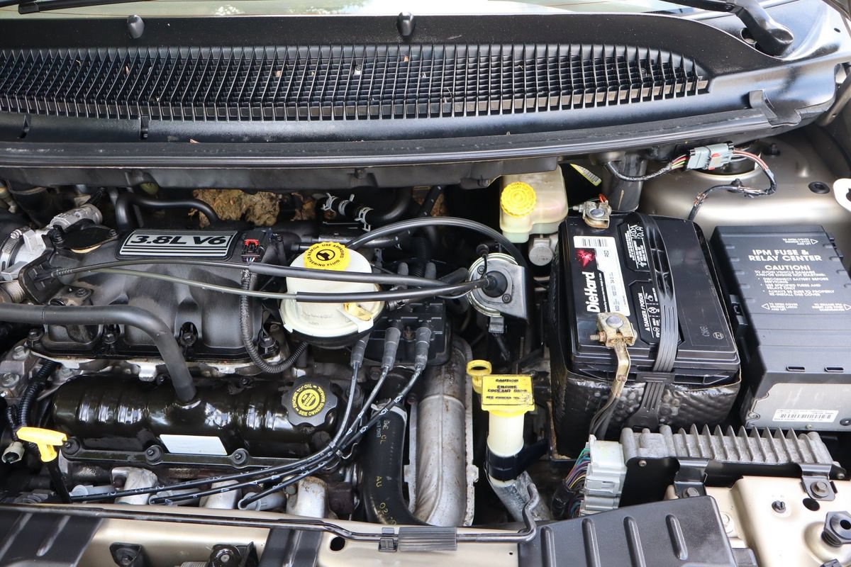 Used 2002 Chrysler Town & Country EX FWD image 38