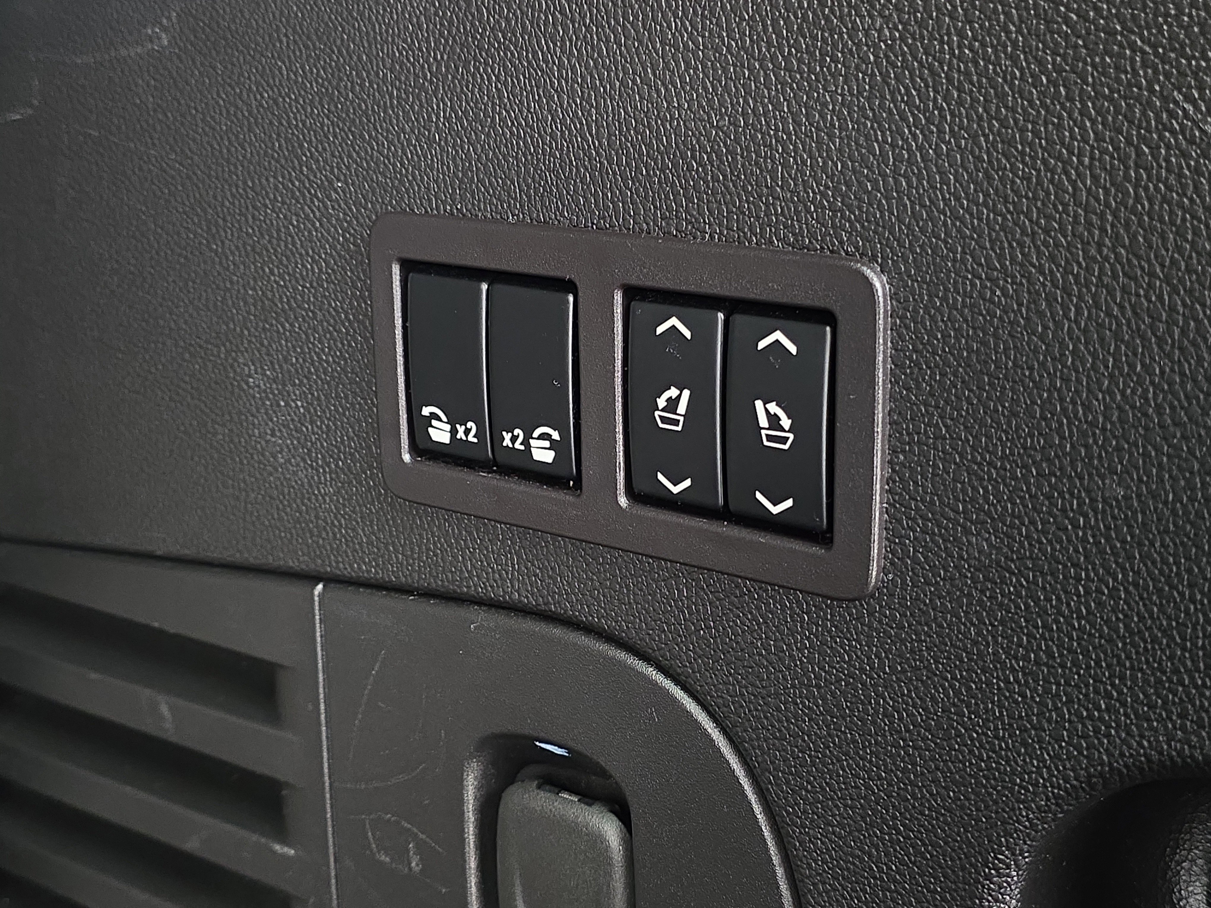 Used 2018 GMC Yukon Denali w/ Open Road Package image 8