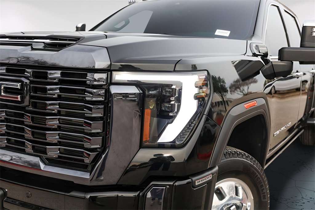 Used 2024 GMC Sierra 3500 Denali Ultimate image 30