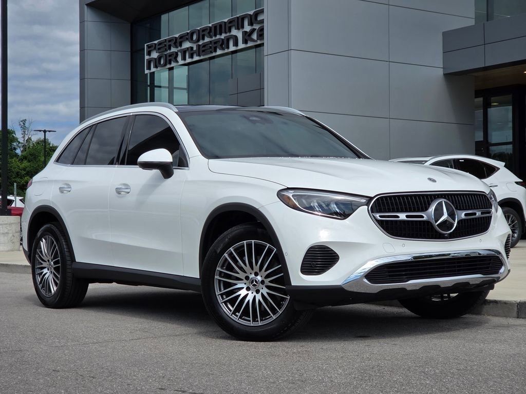 Used 2025 Mercedes-Benz GLC 300 4MATIC image 2