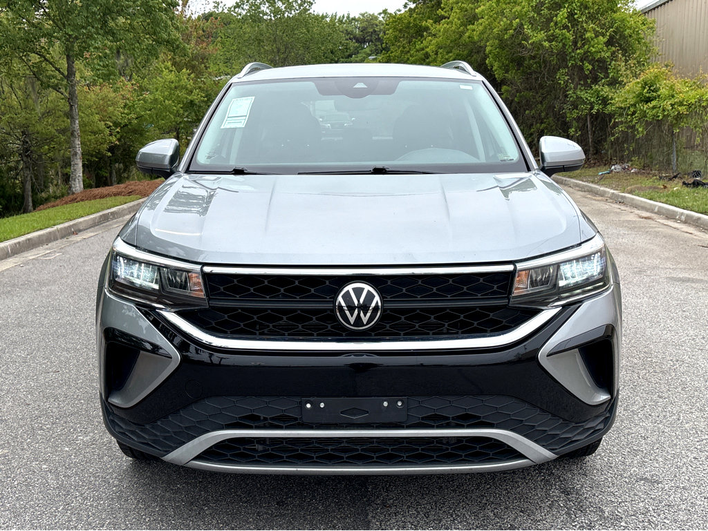 Used 2024 Volkswagen Taos SE FWD image 2