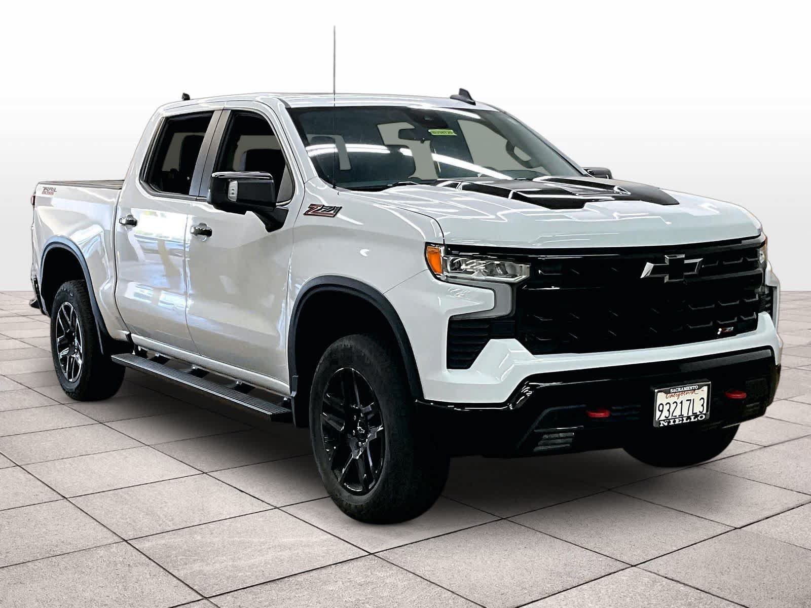 Used 2022 Chevrolet Silverado 1500 LT Trail Boss w/ Convenience Package II AWD/4WD image 2