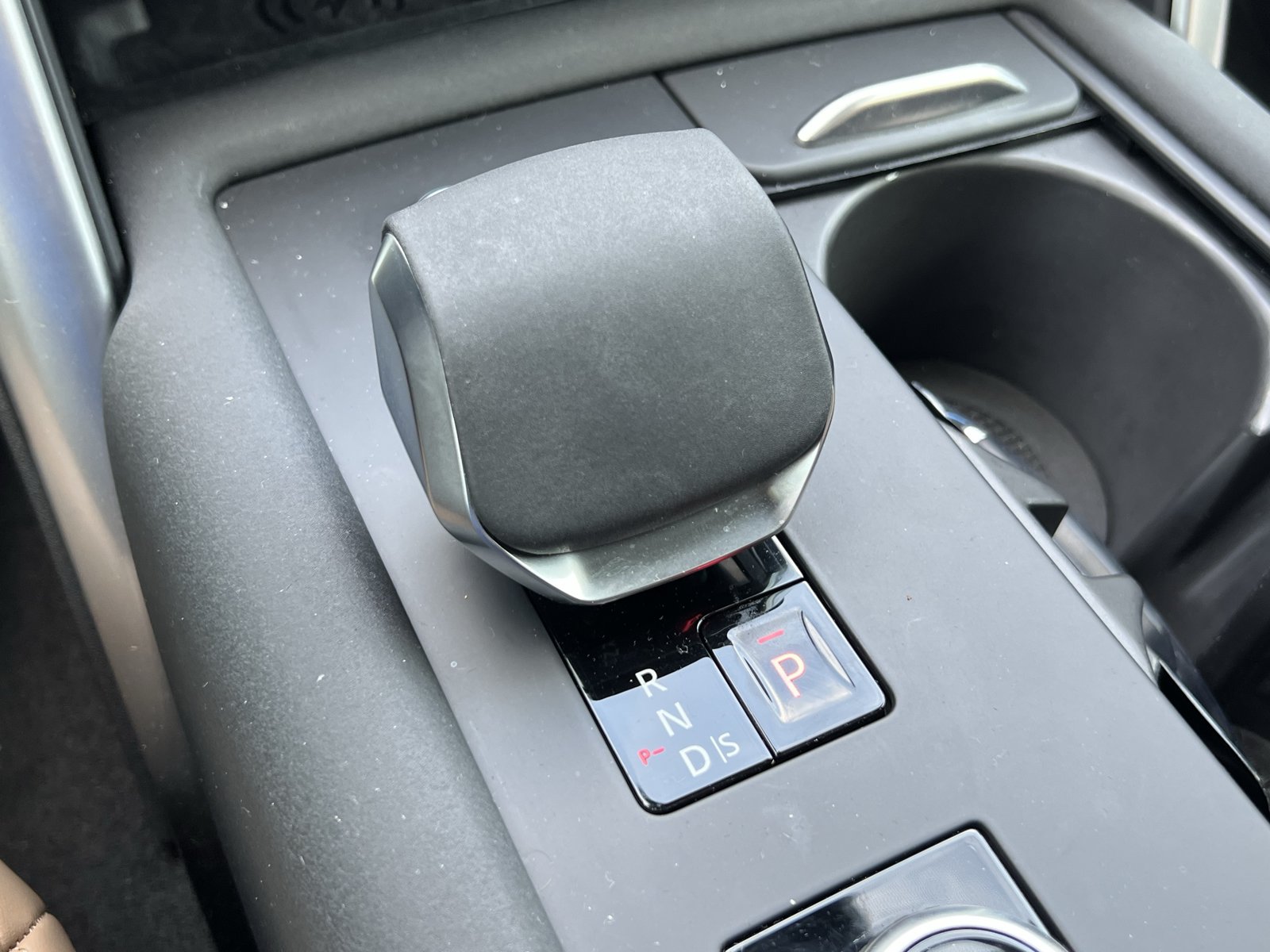 Used 2025 Land Rover Discovery Dynamic SE AWD/4WD image 25