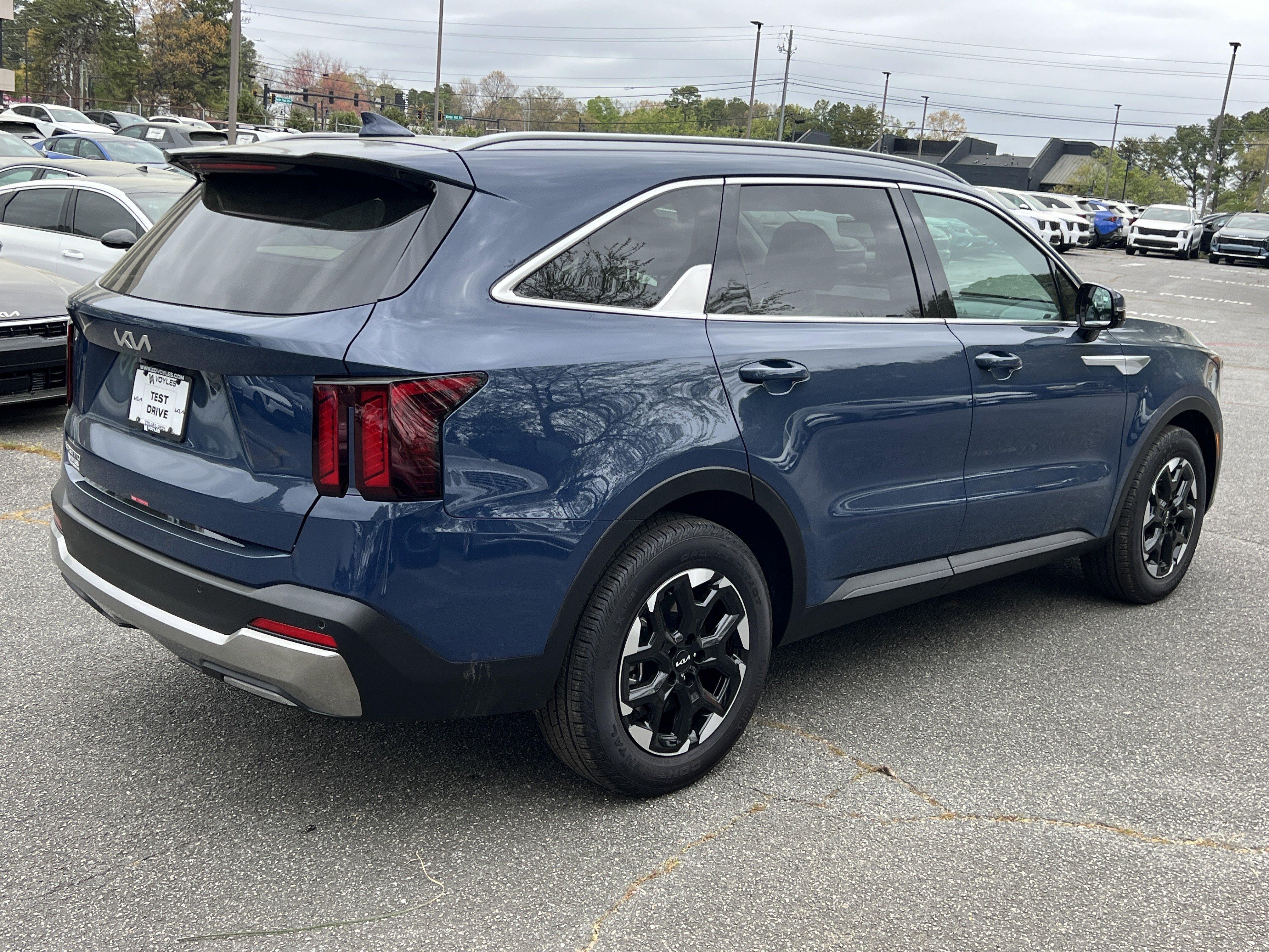 Certified 2025 Kia Sorento S w/ Panoramic Sunroof Package image 7