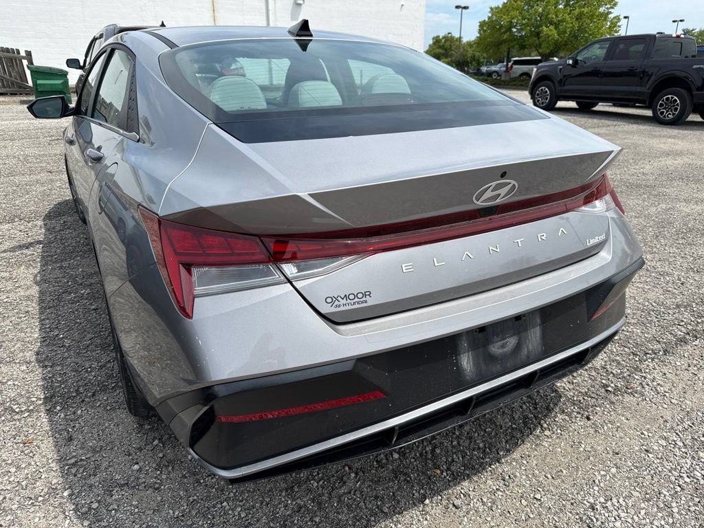 Used 2025 Hyundai Elantra Limited FWD image 7