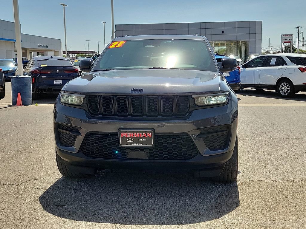 Used 2023 Jeep Grand Cherokee Altitude AWD/4WD image 3