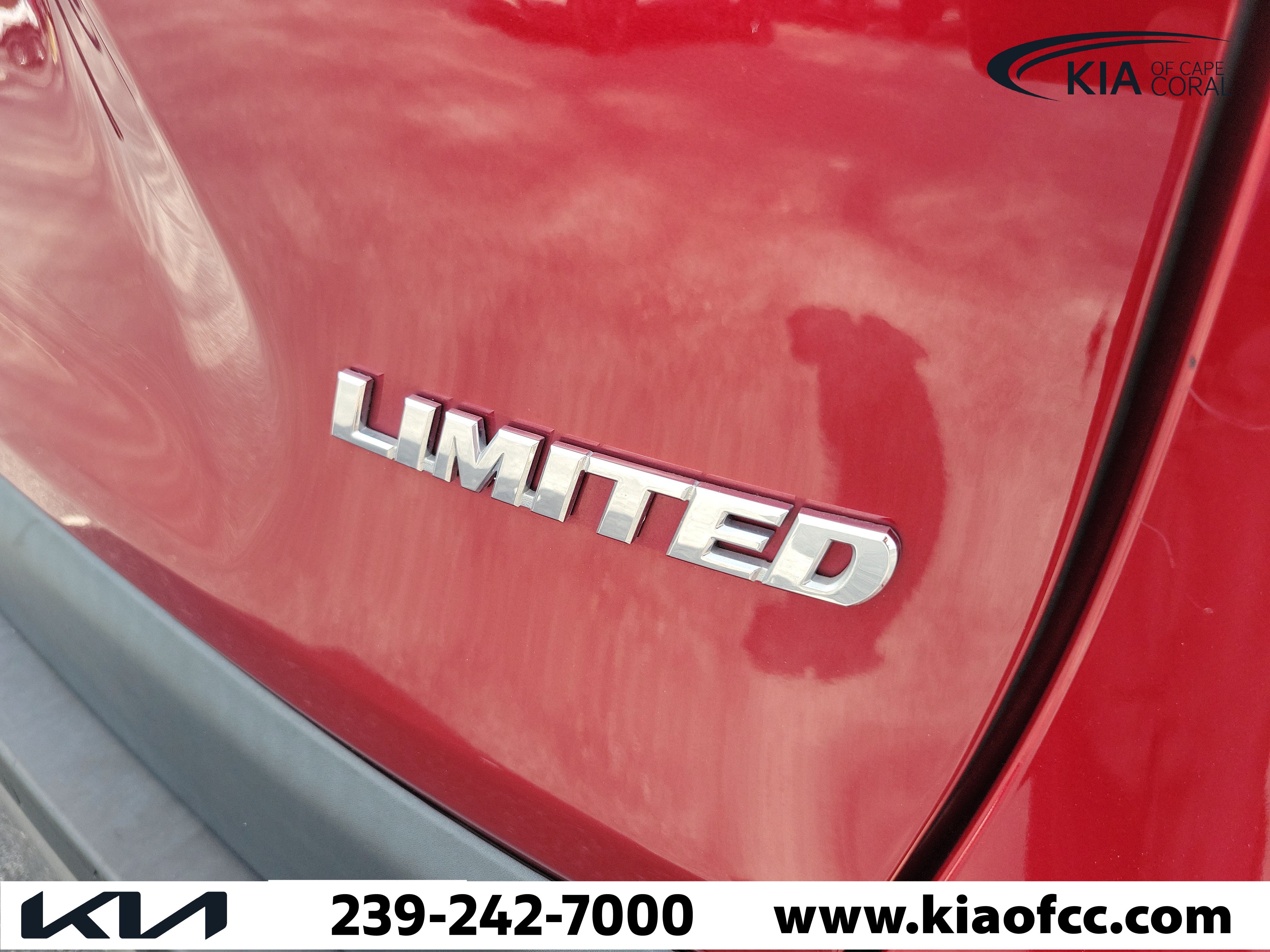 Used 2024 Toyota RAV4 Limited w/ Advanced Technology Package FWD image 9