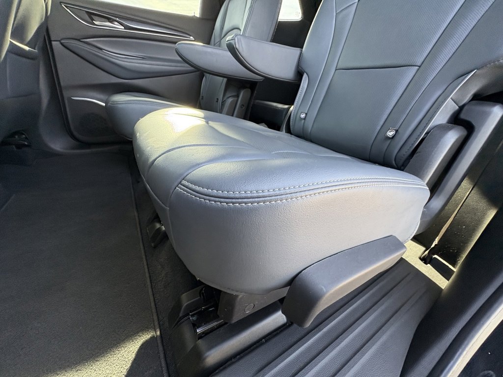 Used 2024 Buick Enclave Premium image 24
