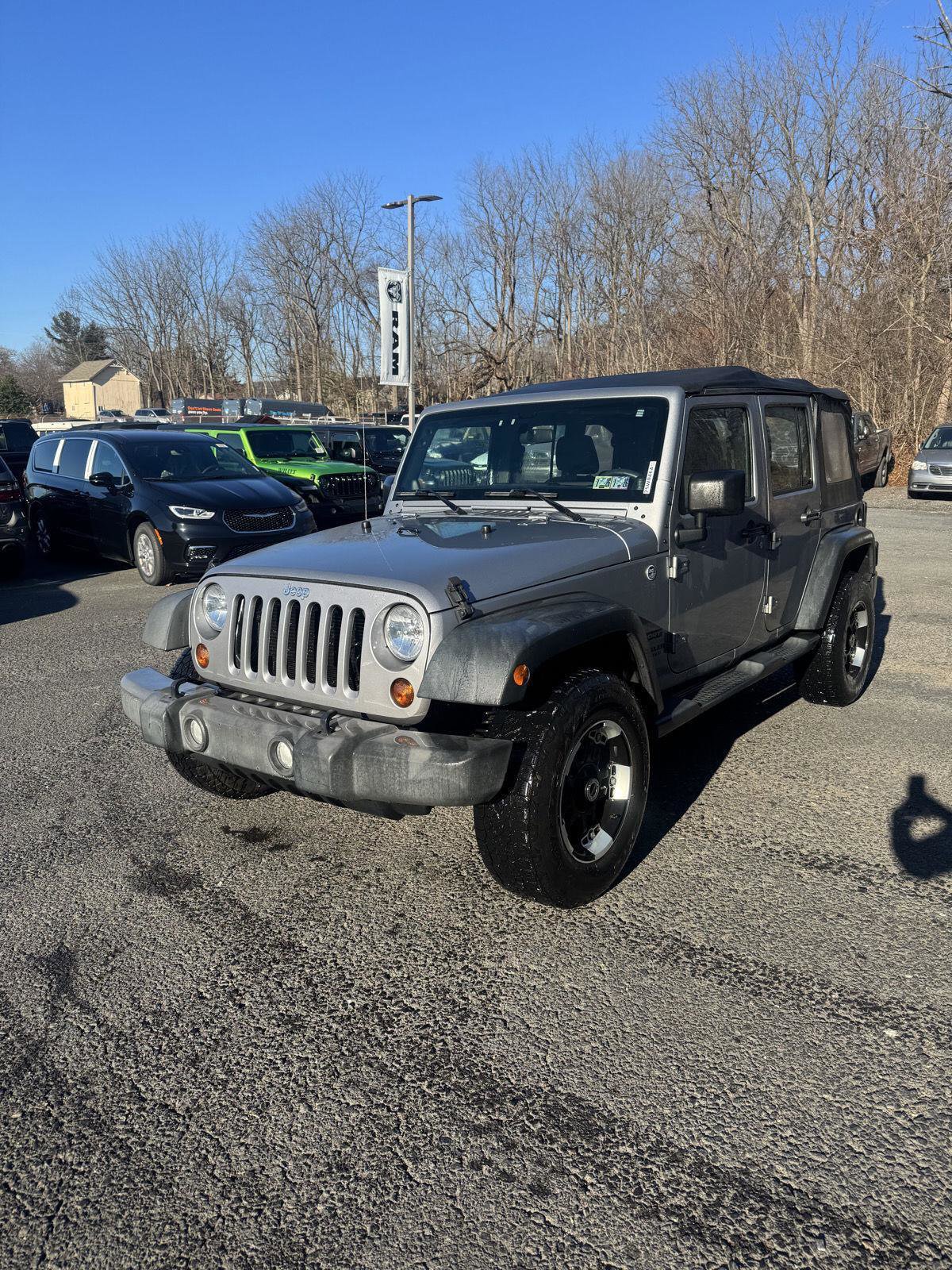 Used 2013 Jeep Wrangler Unlimited Sport image 3