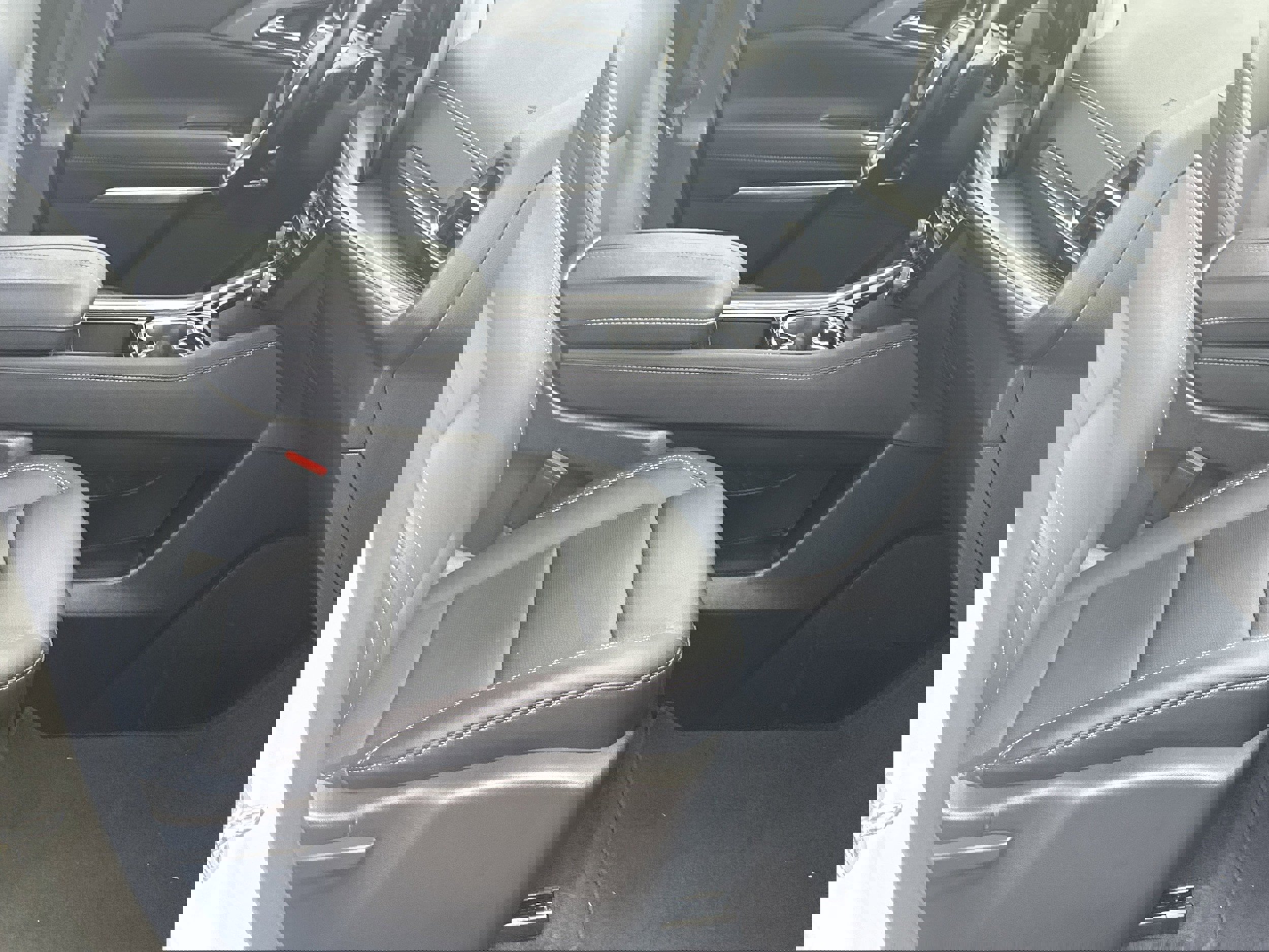 Used 2025 Chevrolet Traverse LT FWD image 13