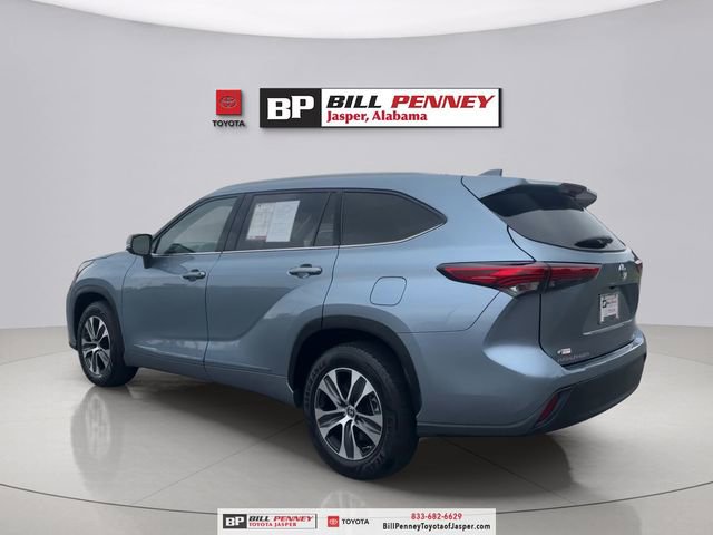 Used 2022 Toyota Highlander XLE image 3