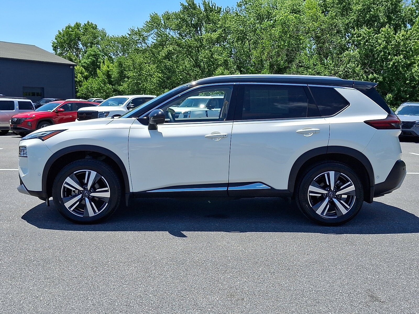 Certified 2023 Nissan Rogue Platinum w/ Platinum Premium Package AWD/4WD image 4