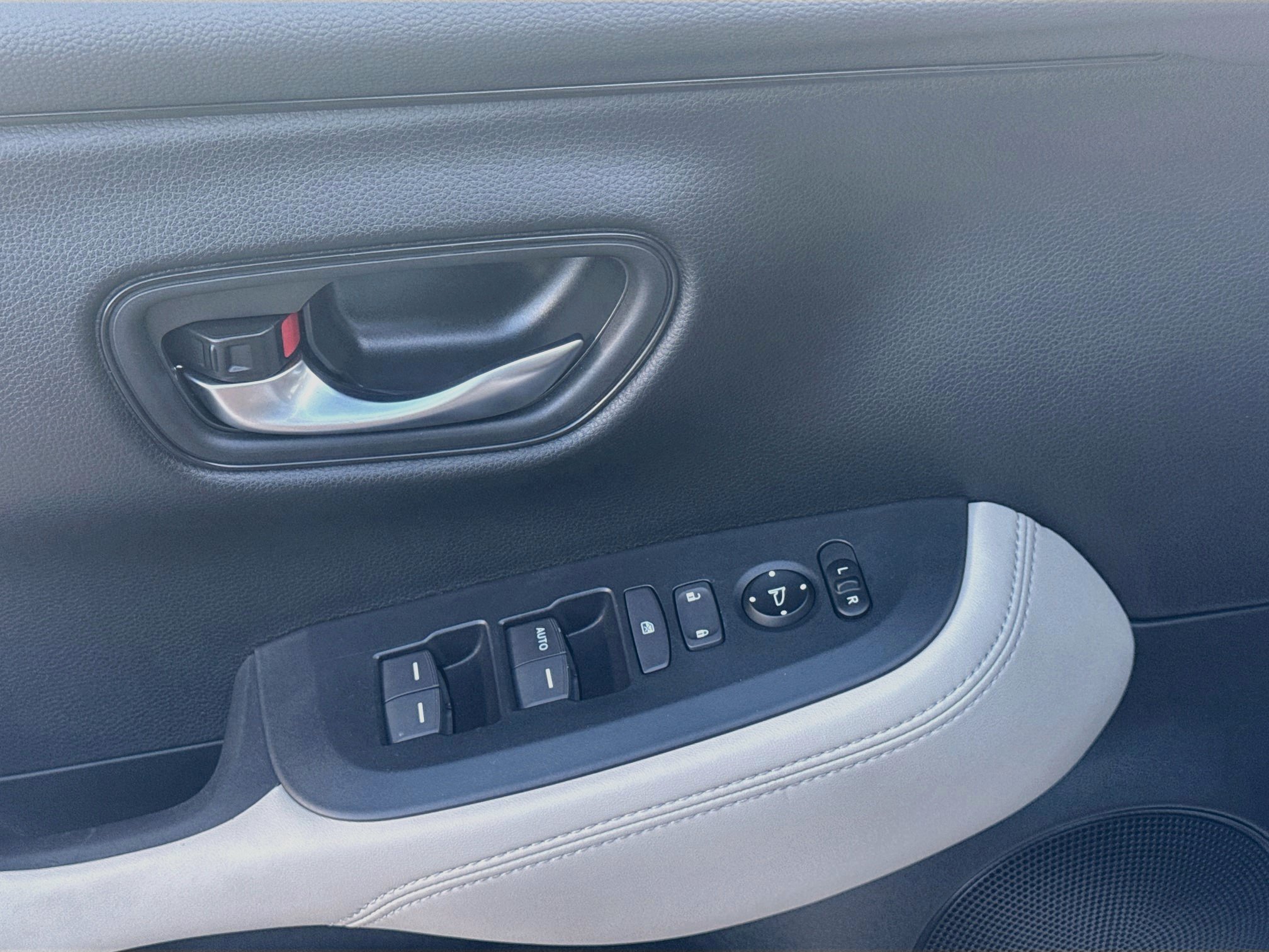 Used 2024 Honda HR-V LX image 16