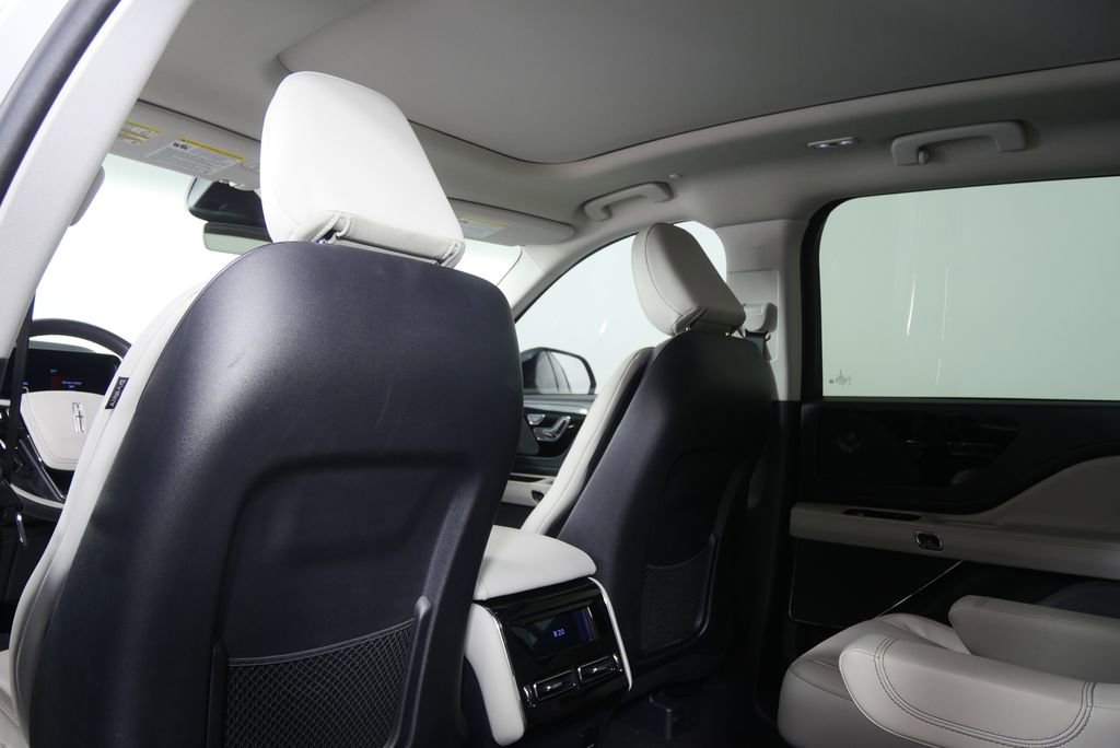 Used 2025 Lincoln Aviator Reserve w/ Jet Appearance Package image 18