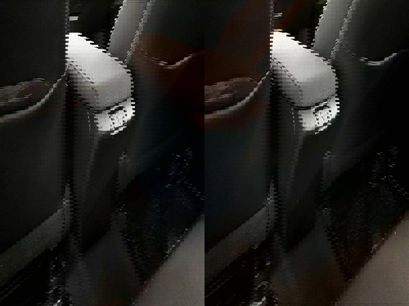 Used 2019 Toyota Prius LE AWD/4WD image 36