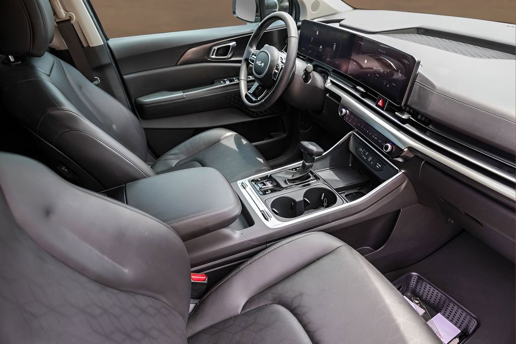 Used 2025 Kia Carnival SX FWD image 33