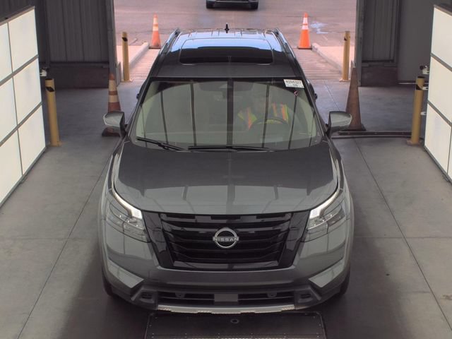 Used 2025 Nissan Pathfinder Platinum w/ Black Appearance Package FWD image 3