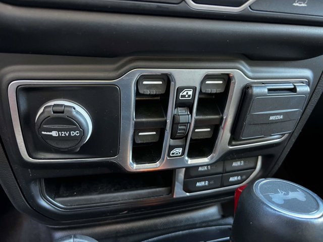 Used 2023 Jeep Wrangler Unlimited Sahara w/ Cold Weather Group AWD/4WD image 29