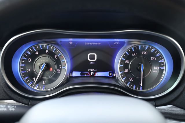 Used 2022 Chrysler 300 Touring w/ Sport Appearance Package image 15