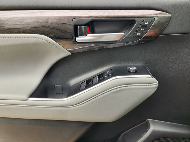 New 2026 Toyota Highlander Platinum AWD/4WD image 19