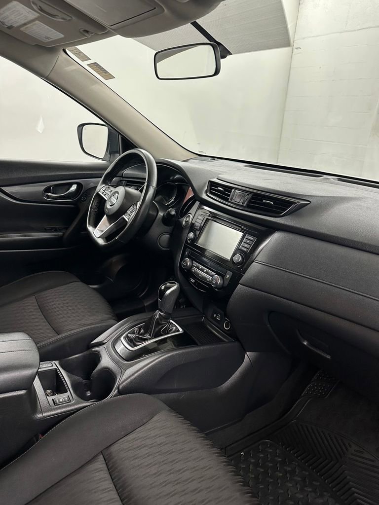 Used 2018 Nissan Rogue SV image 36