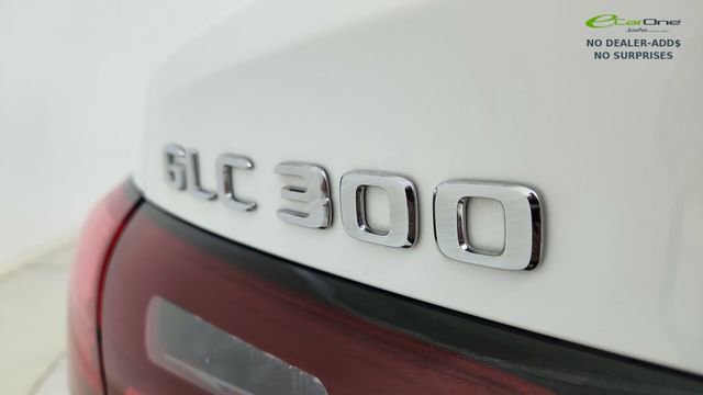 Used 2025 Mercedes-Benz GLC 300 4MATIC image 17
