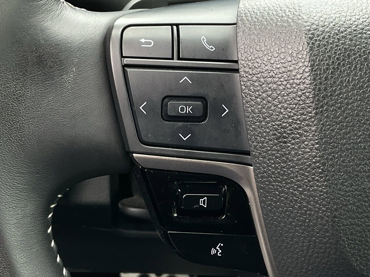 Used 2025 Toyota Camry SE image 22