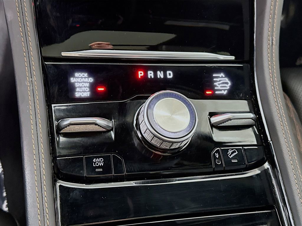 Used 2024 Jeep Grand Cherokee L Summit AWD/4WD image 11