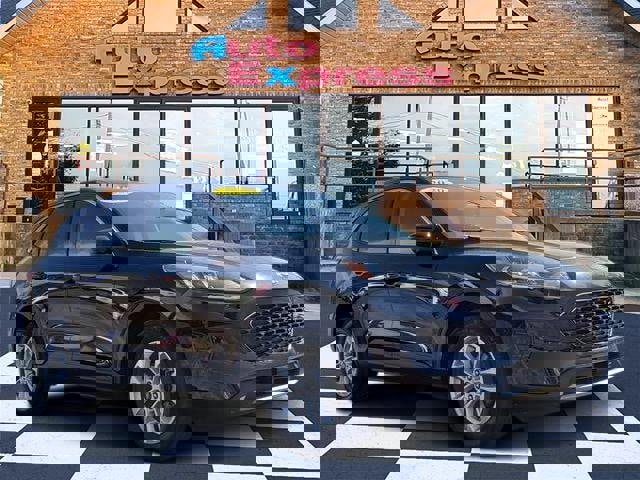 Used 2020 Ford Escape SE image 1