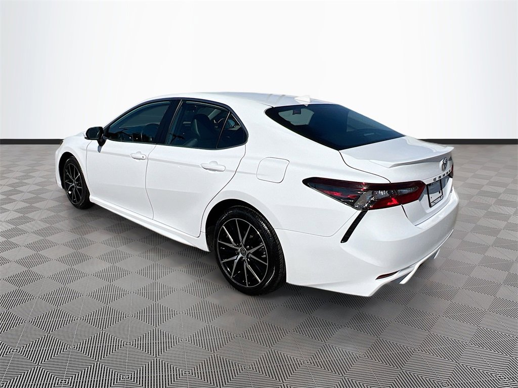Used 2024 Toyota Camry SE image 5