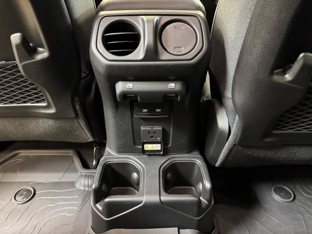Used 2025 Jeep Wrangler Unlimited Rubicon w/ Convenience Group image 16