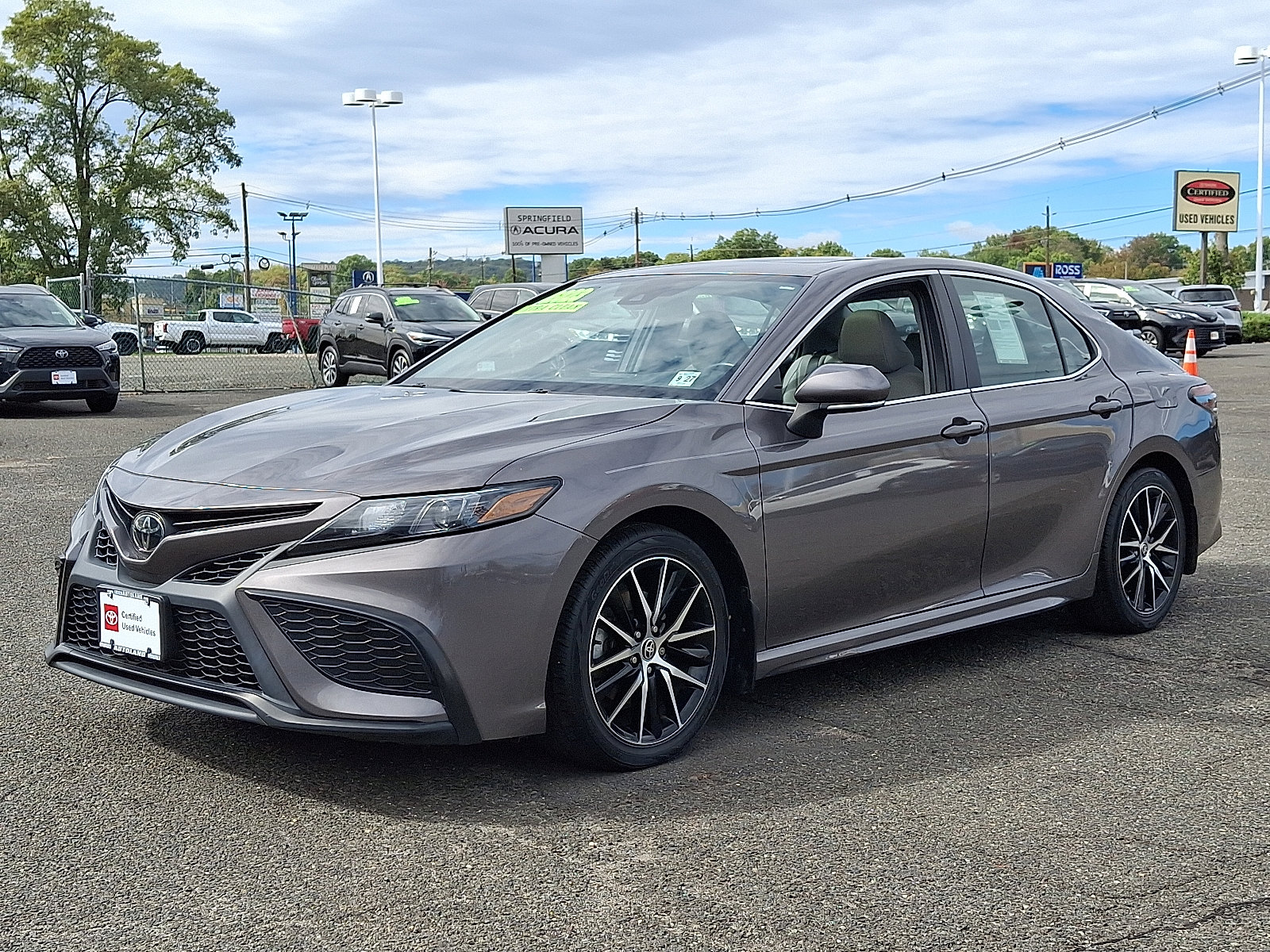 Certified 2023 Toyota Camry SE image 3
