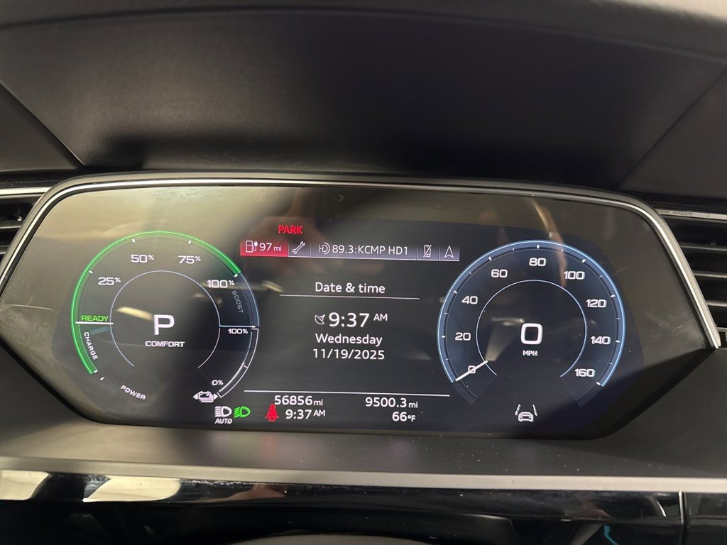 Used 2021 Audi e-tron Prestige w/ Prestige Package image 25