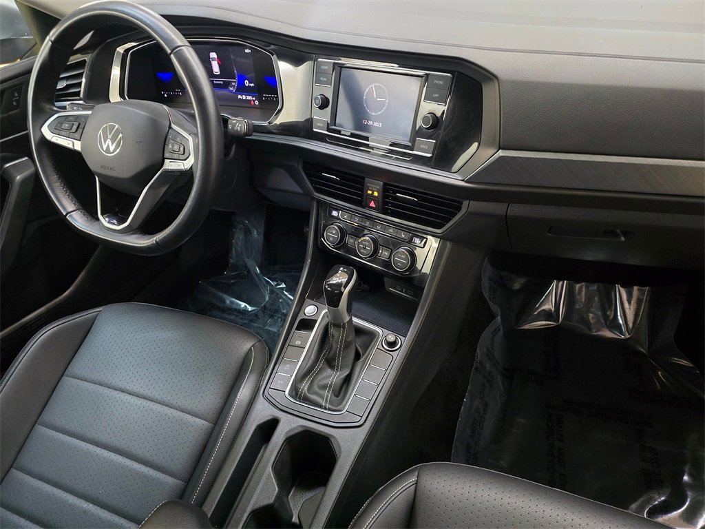 Used 2023 Volkswagen Jetta SE w/ Panoramic Sunroof Package image 10