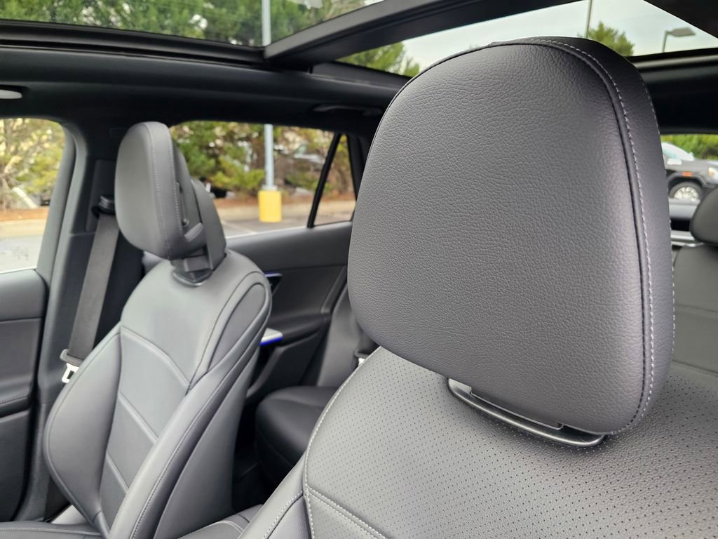 Used 2026 Mercedes-Benz GLC 300 image 17