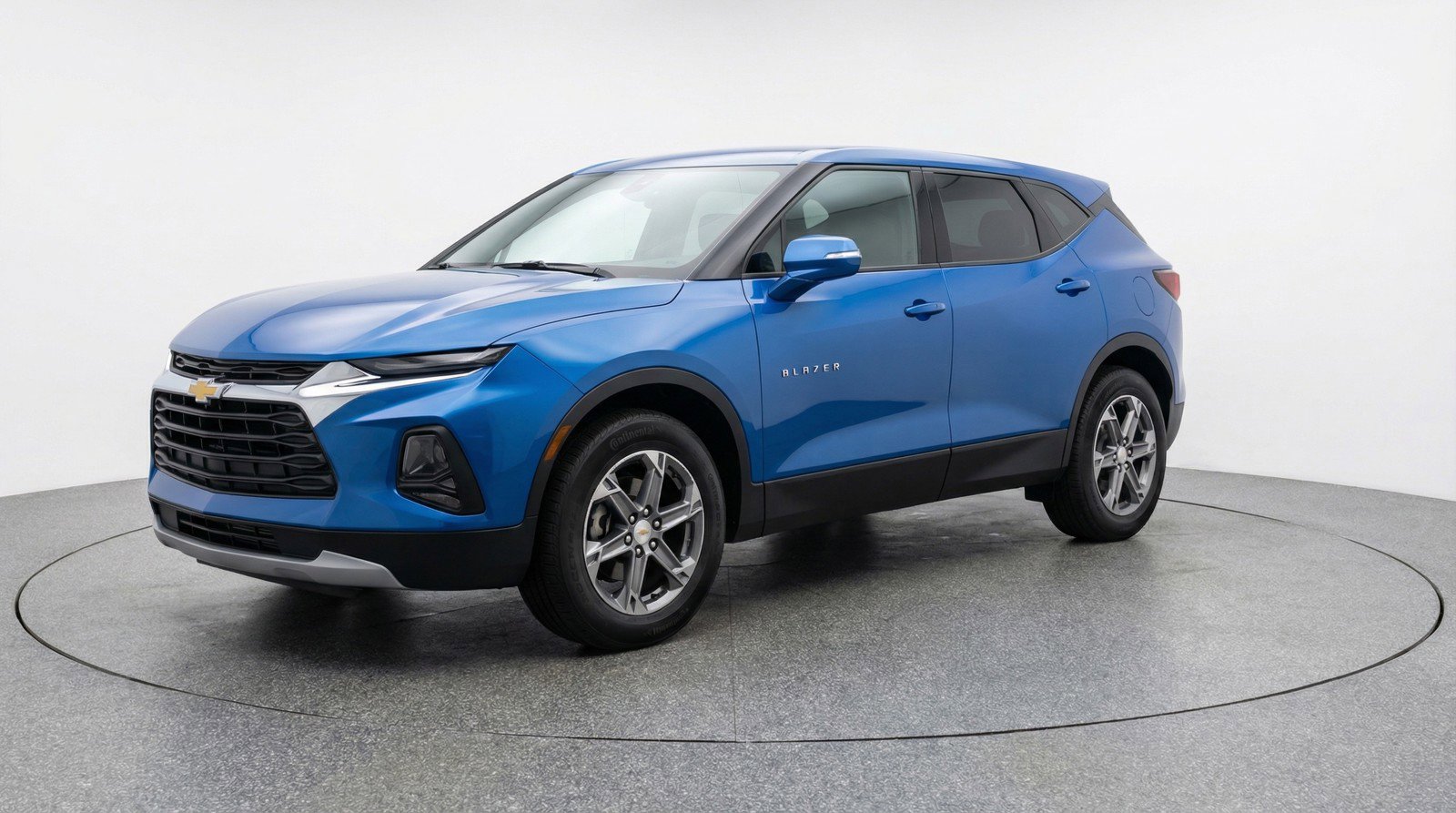 Used 2025 Chevrolet Blazer LT FWD image 3