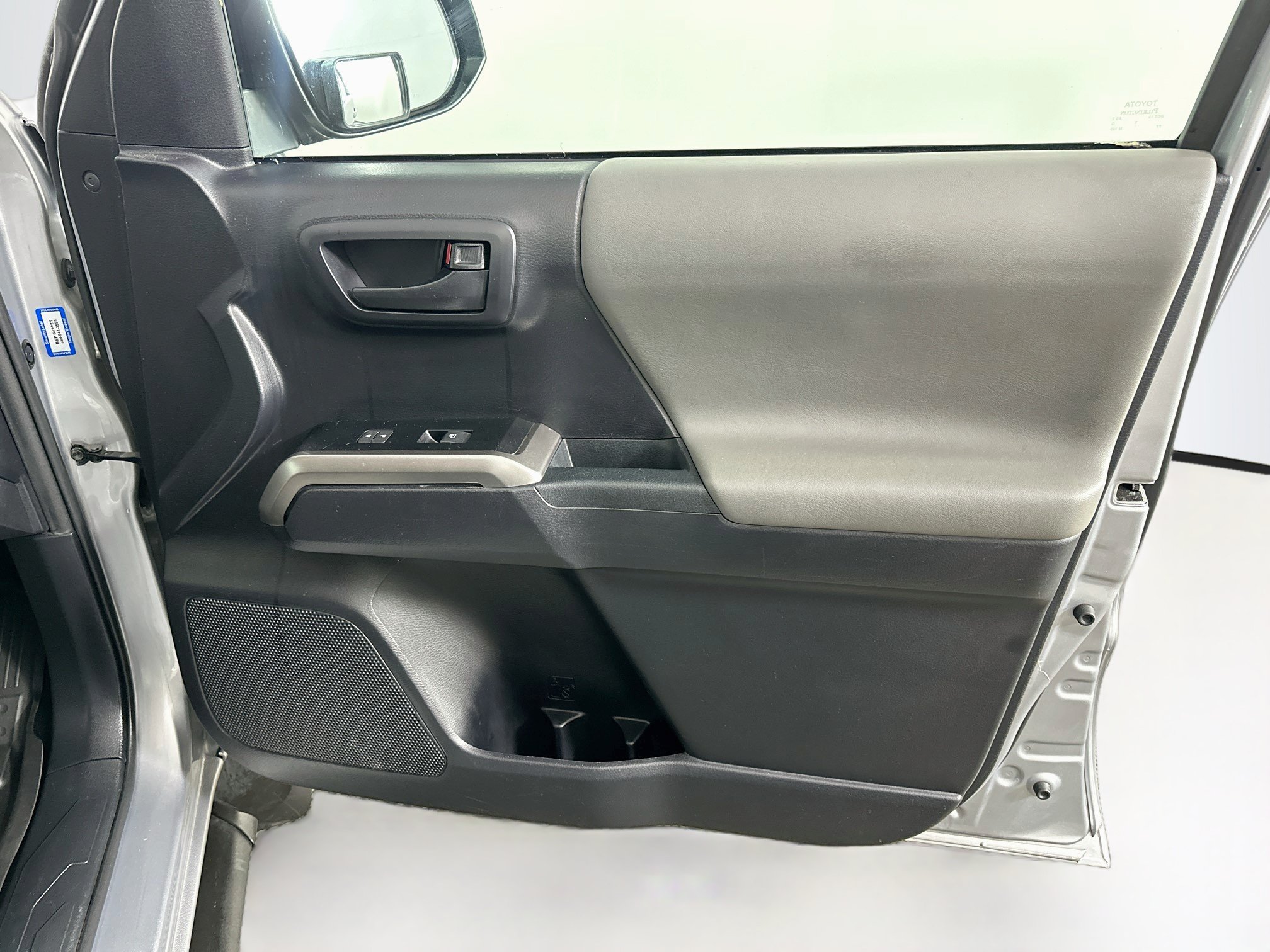 Used 2021 Toyota Tacoma SR5 RWD image 31